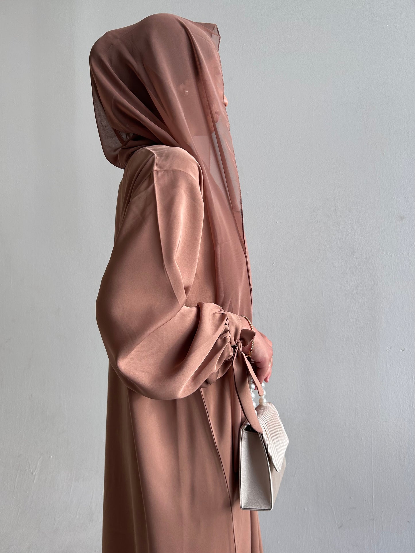 SAFA ABAYA in Taupe