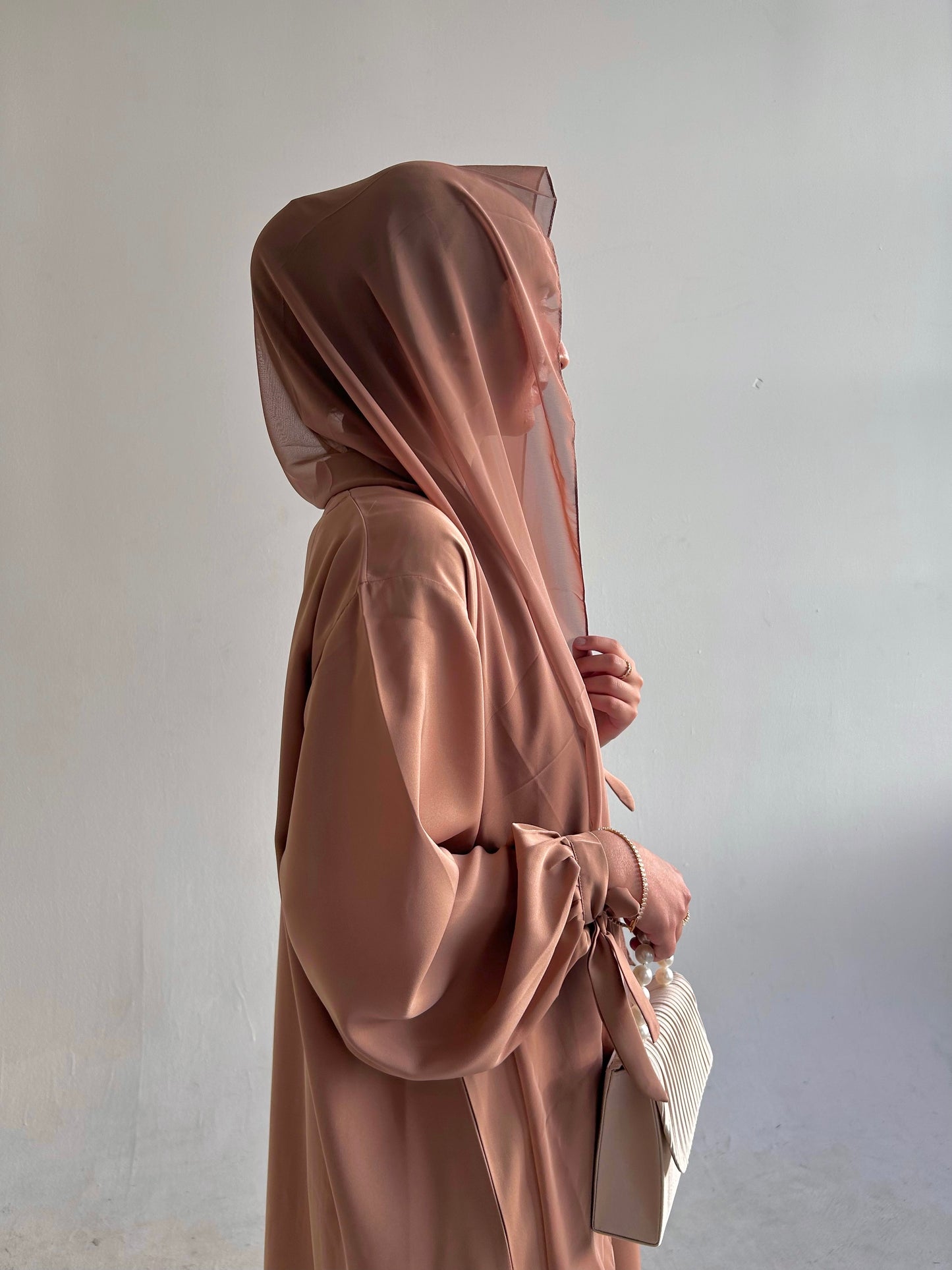 SAFA ABAYA in Taupe
