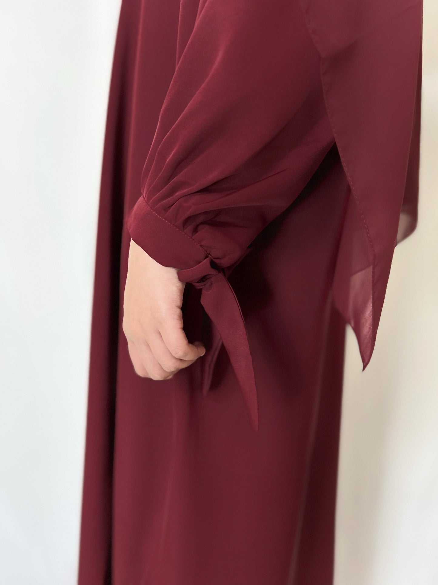 SAFA ABAYA in Burgundy