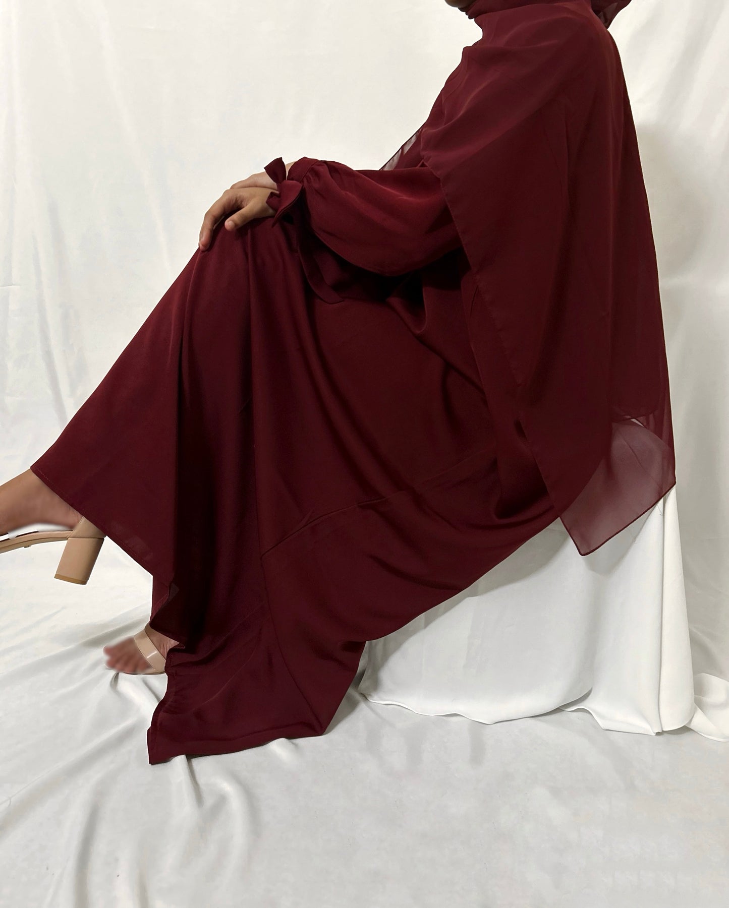 SAFA ABAYA in Burgundy