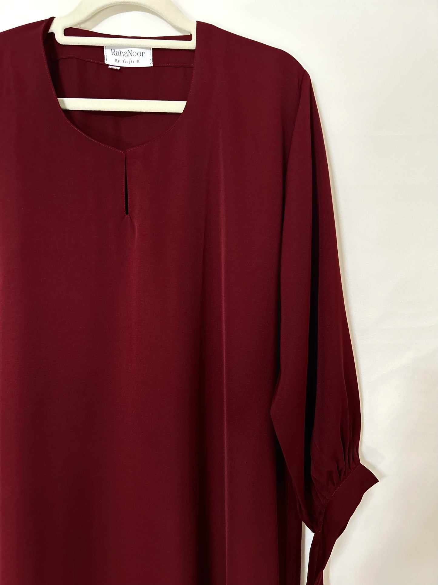 SAFA ABAYA in Burgundy